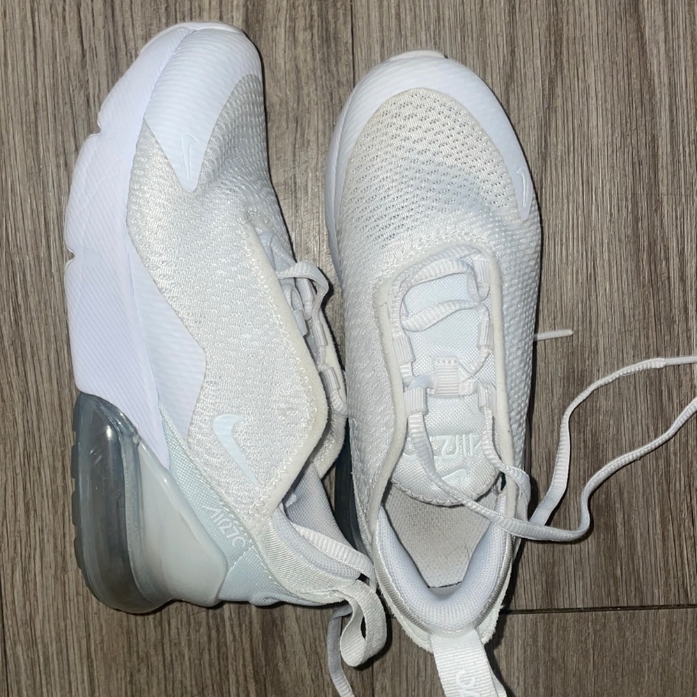 White Nike Airmax 270